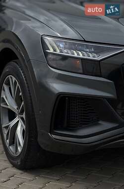 Внедорожник / Кроссовер Audi Q8 2021 в 