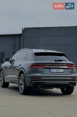 Внедорожник / Кроссовер Audi Q8 2021 в 