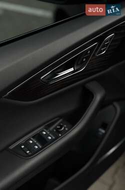 Внедорожник / Кроссовер Audi Q8 2021 в 