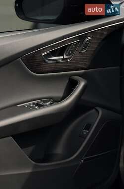 Внедорожник / Кроссовер Audi Q8 2021 в 