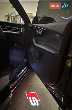 Внедорожник / Кроссовер Audi Q8 2020 в 