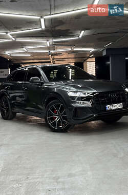 Внедорожник / Кроссовер Audi Q8 2021 в 