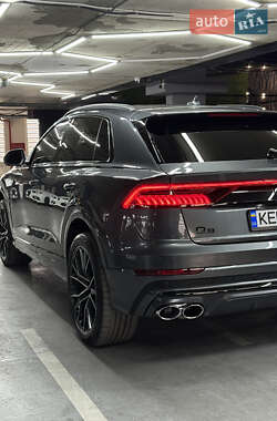 Внедорожник / Кроссовер Audi Q8 2021 в 