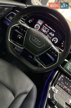 Внедорожник / Кроссовер Audi Q8 2021 в 