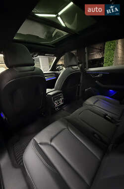 Внедорожник / Кроссовер Audi Q8 2021 в 