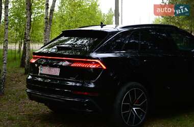 Позашляховик / Кросовер Audi Q8 2022 в 