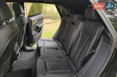 Позашляховик / Кросовер Audi Q8 2022 в 