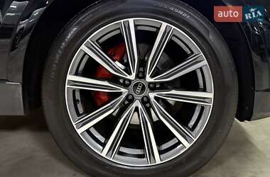 Внедорожник / Кроссовер Audi Q8 2023 в 