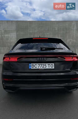 Внедорожник / Кроссовер Audi Q8 2022 в 