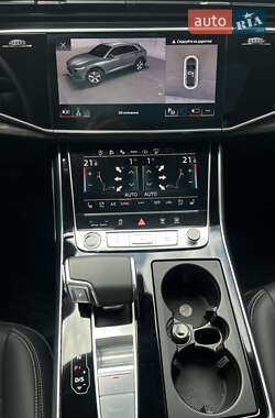 Внедорожник / Кроссовер Audi Q8 2022 в 
