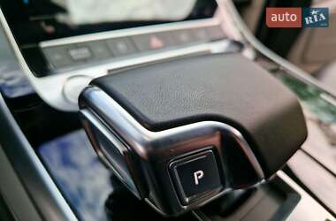 Внедорожник / Кроссовер Audi Q8 2019 в 