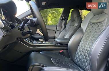 Внедорожник / Кроссовер Audi Q8 2021 в 