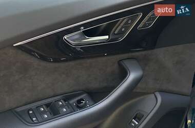 Внедорожник / Кроссовер Audi Q8 2021 в 