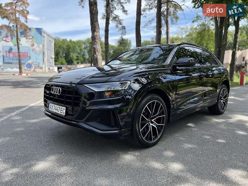 Внедорожник / Кроссовер Audi Q8 2020 в 