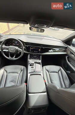 Внедорожник / Кроссовер Audi Q8 2020 в 