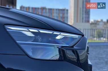 Позашляховик / Кросовер Audi Q8 2024 в 