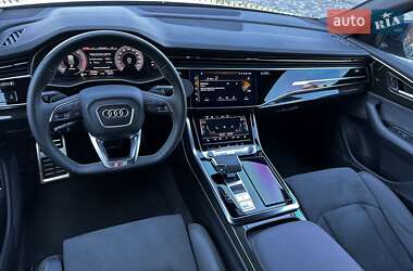 Позашляховик / Кросовер Audi Q8 2024 в 