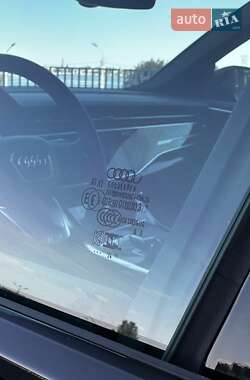 Позашляховик / Кросовер Audi Q8 2024 в 