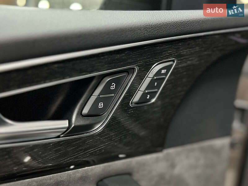 Внедорожник / Кроссовер Audi Q8 2019 в Киеве