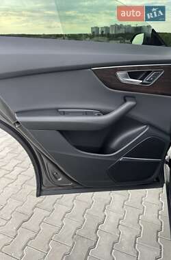 Позашляховик / Кросовер Audi Q8 2019 в 