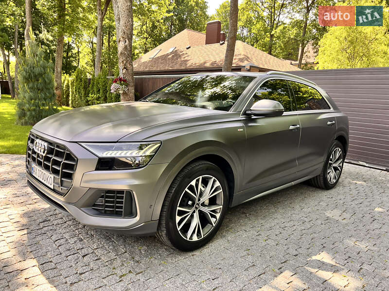 Внедорожник / Кроссовер Audi Q8 2020 в 