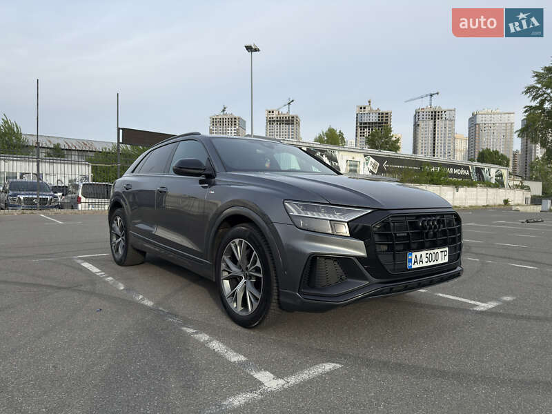 Внедорожник / Кроссовер Audi Q8 2023 в 