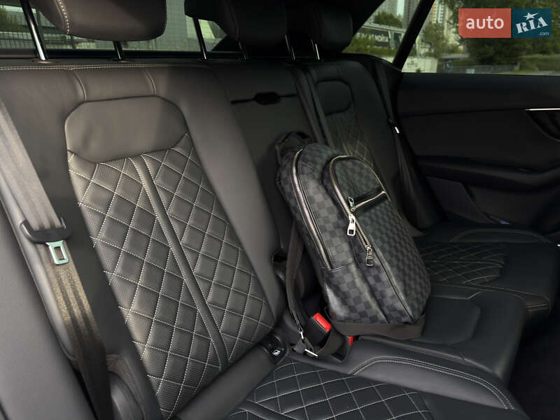 Позашляховик / Кросовер Audi Q8 2023 в Києві