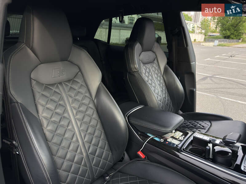 Позашляховик / Кросовер Audi Q8 2023 в Києві