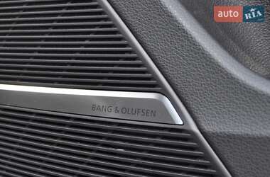 Позашляховик / Кросовер Audi Q8 2018 в 