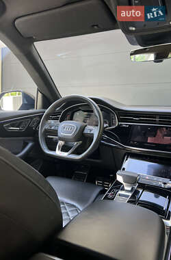 Внедорожник / Кроссовер Audi Q8 2018 в 