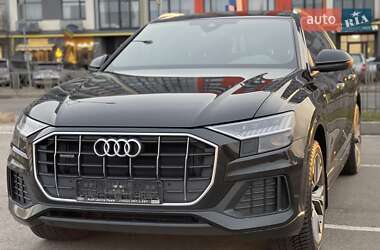 Внедорожник / Кроссовер Audi Q8 2021 в 