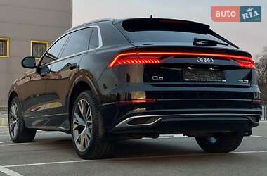 Внедорожник / Кроссовер Audi Q8 2021 в 