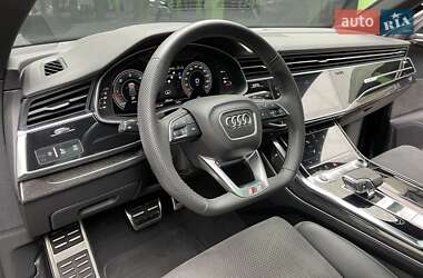 Внедорожник / Кроссовер Audi Q8 2021 в 