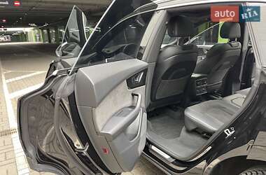 Внедорожник / Кроссовер Audi Q8 2021 в 