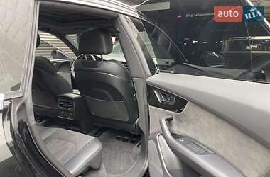 Внедорожник / Кроссовер Audi Q8 2021 в 