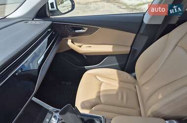 Позашляховик / Кросовер Audi Q8 2019 в 