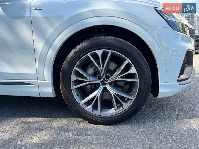 Позашляховик / Кросовер Audi Q8 2021 в Києві