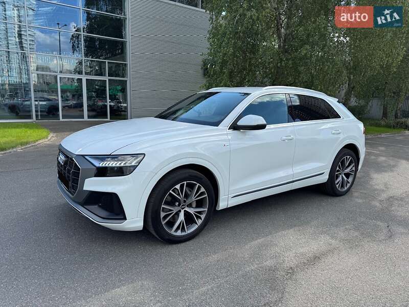 Позашляховик / Кросовер Audi Q8 2021 в Києві