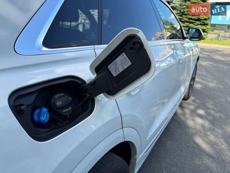Позашляховик / Кросовер Audi Q8 2021 в Києві