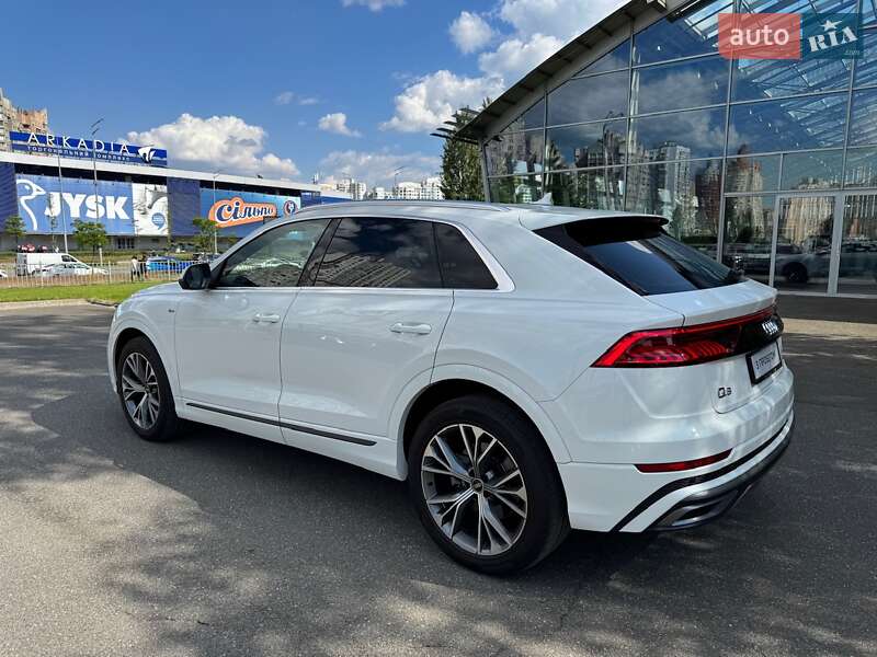Позашляховик / Кросовер Audi Q8 2021 в Києві