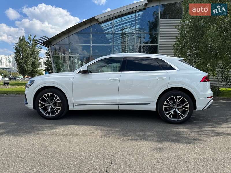 Позашляховик / Кросовер Audi Q8 2021 в Києві
