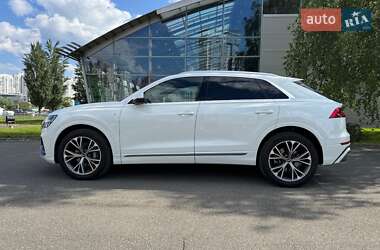 Внедорожник / Кроссовер Audi Q8 2021 в 