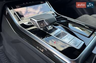 Внедорожник / Кроссовер Audi Q8 2021 в 