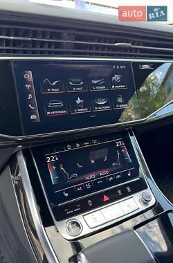 Внедорожник / Кроссовер Audi Q8 2021 в 