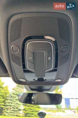 Внедорожник / Кроссовер Audi Q8 2021 в 