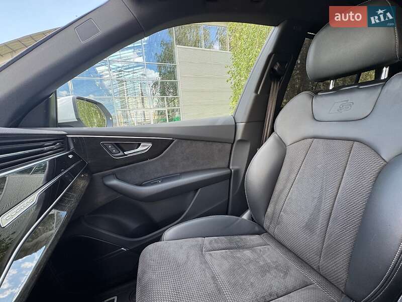 Позашляховик / Кросовер Audi Q8 2021 в Києві