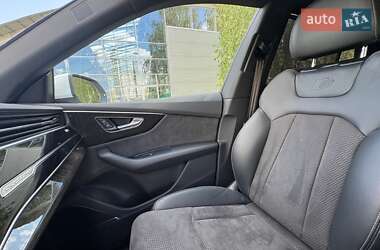Внедорожник / Кроссовер Audi Q8 2021 в 
