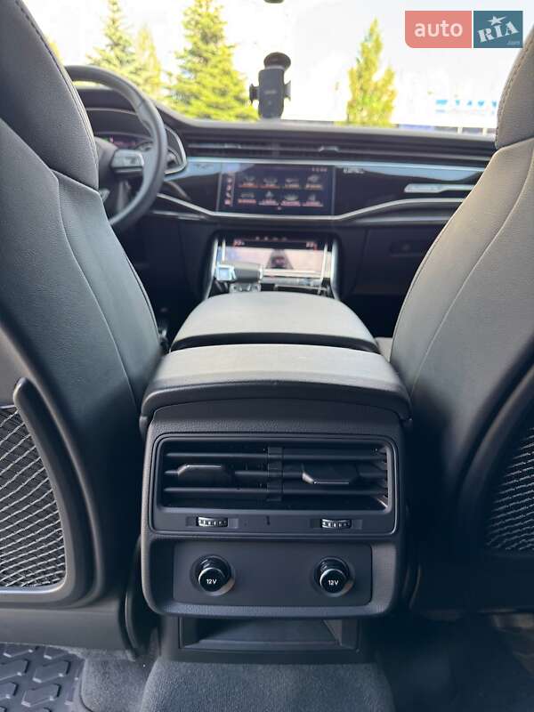 Позашляховик / Кросовер Audi Q8 2021 в Києві