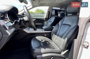 Позашляховик / Кросовер Audi Q8 2018 в 