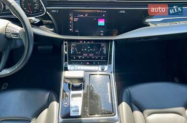 Позашляховик / Кросовер Audi Q8 2018 в 
